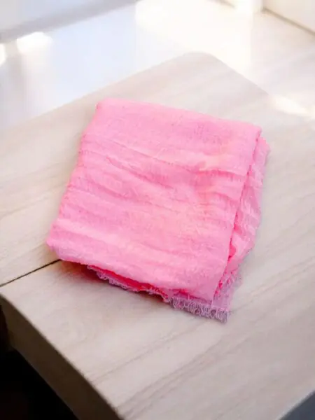CRINKLE LAWN HIJAB — BABY PINK
